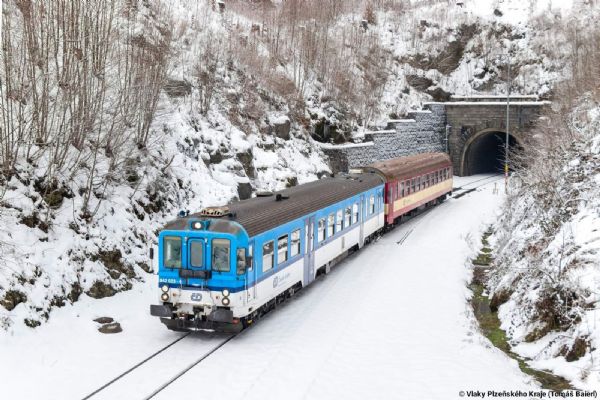 Elektrifikace trati Plzeň-Nýřany získala povolení, kraj tlačí na rychlejší vlaky