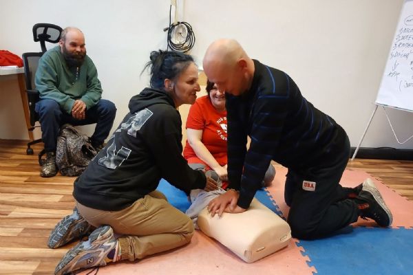 Hlasujte pro Plzeň! Kurz první pomoci pro lidi bez domova může získat evropskou cenu