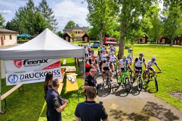 Jihočeští hasiči zářili ve sportovních kláních – ovládli beachvolejbal i cyklistiku