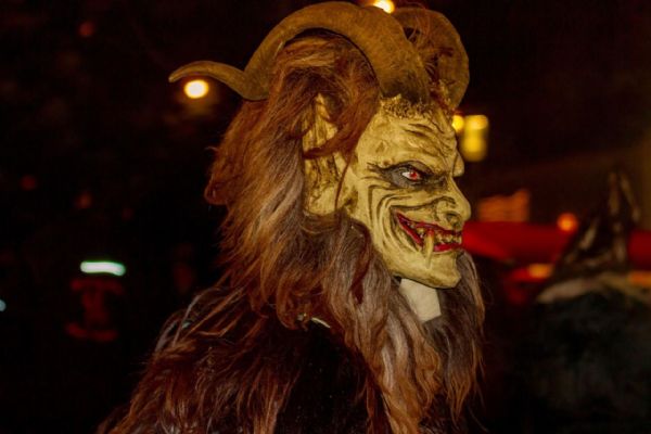 Krampusáci budou strašit pro Elišku