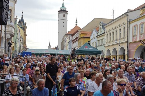 Léto v Prazdroji pokračuje. Zahraje Kečup, dorazí revivaly, kino i BRUSTOK