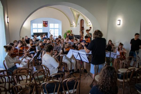 Mladí muzikanti dnes zahrají ve Spáleném Poříčí, v neděli rozezní statek U Matoušů