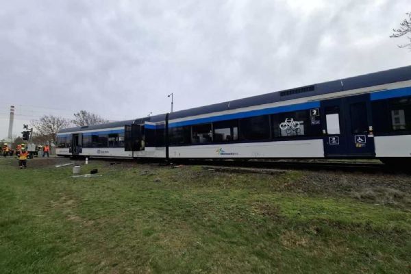 Nehoda vlaku v Olomouci: tři zranění, únik pohonných hmot