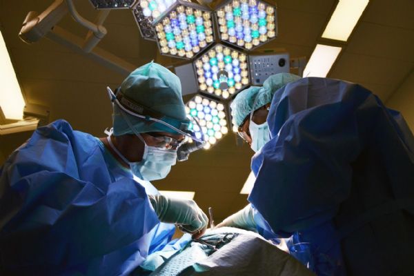 Neuromonitoring pomůže ve Stodské nemocnici při operaci štítné žlázy
