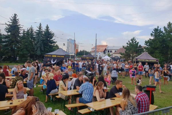 O víkendu nabídne Raven Fest přes 20 piv, devět kapel i prohlídky pivovaru