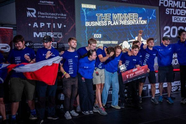 Plzeňská formule slaví. Studenti ZČU vyhráli dvě disciplíny a v Polsku skončili šestí