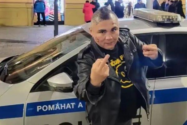 Plzeňská postavička Michal M. před soudem, podle obžaloby pomluvil policistu