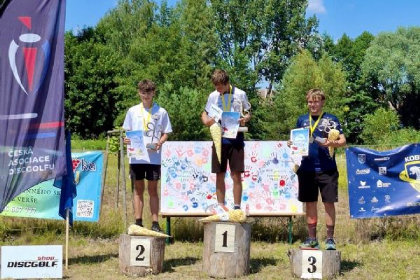 Plzeňský discgolf slaví. Jan Soukup je juniorským vicemistrem republiky