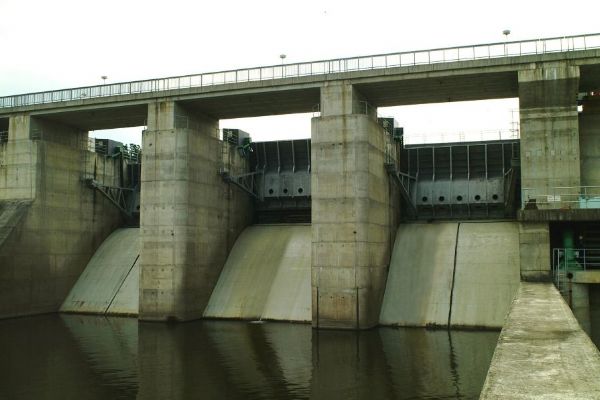 Pod jezy ubývá vody. Malé vodní elektrárny musí dodržet zůstatkový průtok