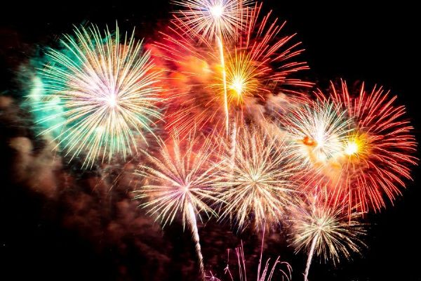 Praha zvažuje nové podmínky pro používání pyrotechniky. Větší pravomoci by získaly městské části