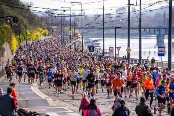 Půlmaraton 28. března zablokuje centrum Prahy, dopravní podnik doporučuje metro