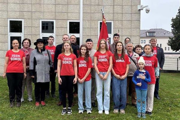 Sokolská vlajka zavlála: Oslava odvahy a vlastenectví na Vysočině