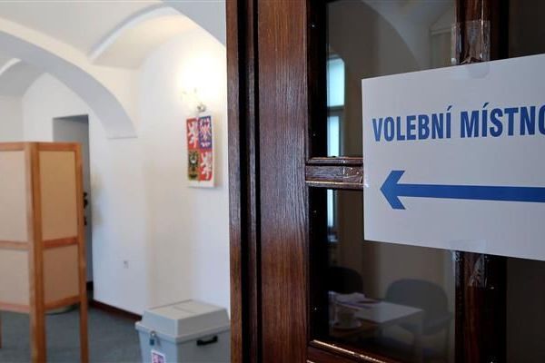 Souboj o radnice začíná. Strany v Plzeňském kraji finišují s kandidátkami