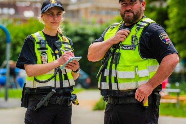 Strážníci hlídají vjezdy do brněnské pěší zóny: Kamery nestačí!