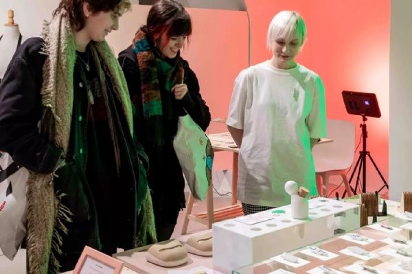 Sutnarka market - vánoční spojení umění, designu a nákupů v Plzni