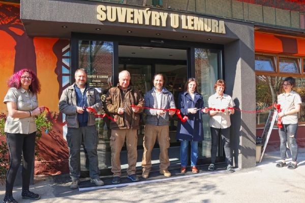 Suvenýry u lemura v novém. Oblíbená prodejna v ZOO prošla proměnou