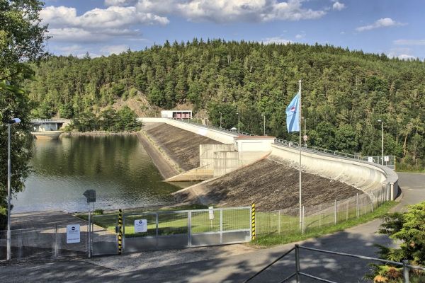 Voda v rybnících i Hracholuské přehradě je skvělá pro koupání