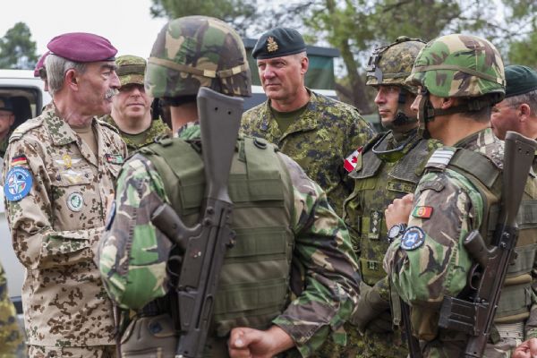 Vojáci NATO se sjednotily na letišti v Bechyni