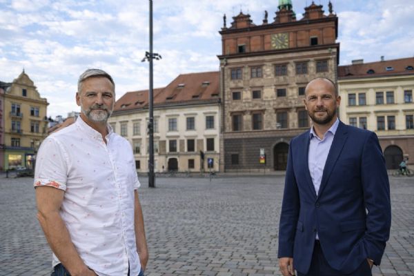 Volby se rozjíždějí, Piráti nebo STAN už mají jasno, do boje vysílají Bosáka a Tolara