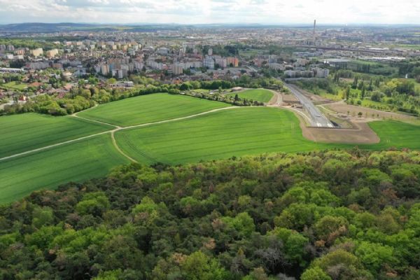 Plzeň 4 chce Chlum bez aut, stezky, legální traily a pohádkovou cestu pro děti