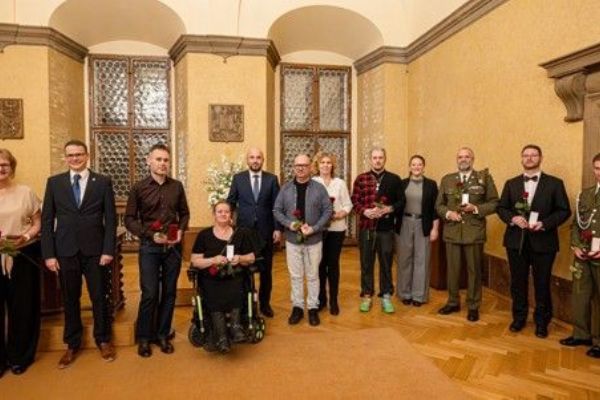 Plzeň oceňila dárce krve - dobrovolníci obdrželi Janského plakety