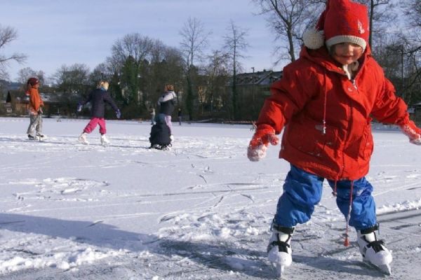 Hasiči varují, nenechávejte při bruslení děti bez dozoru, pozor na zrádný led i u břehu