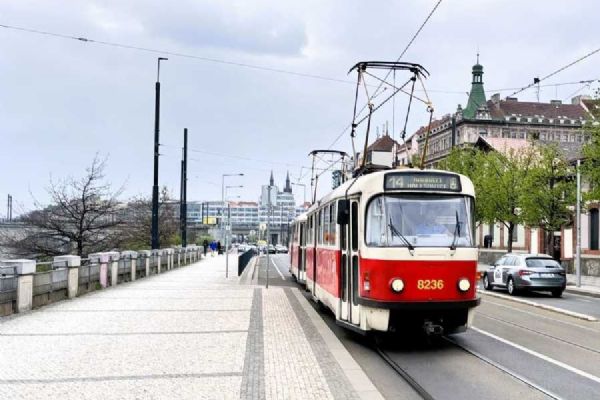 Praha 7 žádá návrat tramvaje 14. Petici podepsaly tisíce lidí, rychlá změna ale není možná