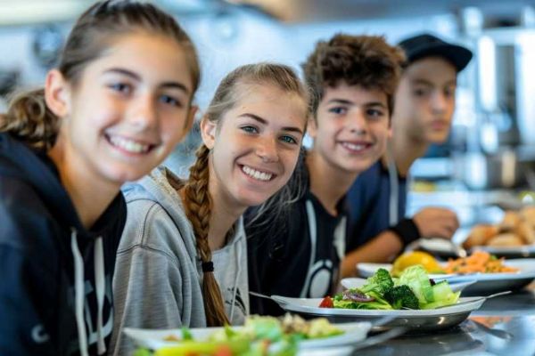 Přibyslavská školní jídelna vaří v létě českou klasiku pro všechny