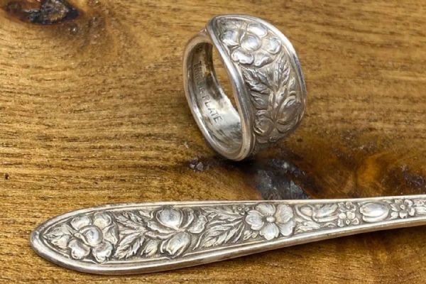 Prstýnky ze lžiček na Zlínském zámku, workshop pro rodiče s dětmi