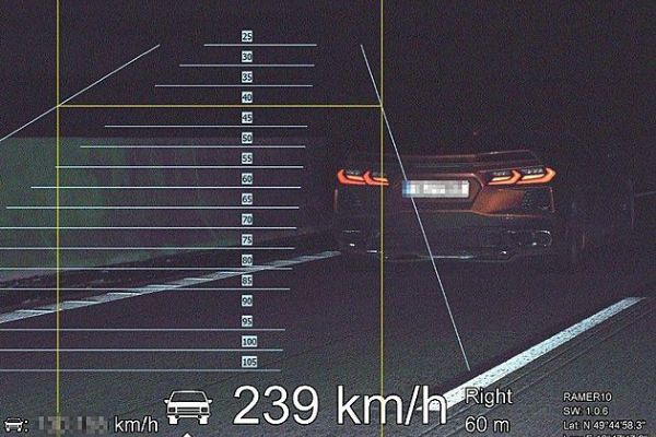 Šílená jízda na D5 - Chevrolet uháněl 239 km/h
