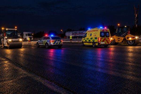 Tragédie na D5 u Heřmanovy Huti. Náklaďák při couvání srazil dělníka, muž zemřel