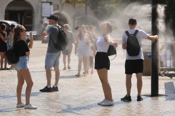 V Česku hrozí až 40 °C, meteorologové varují před extrémním vedrem