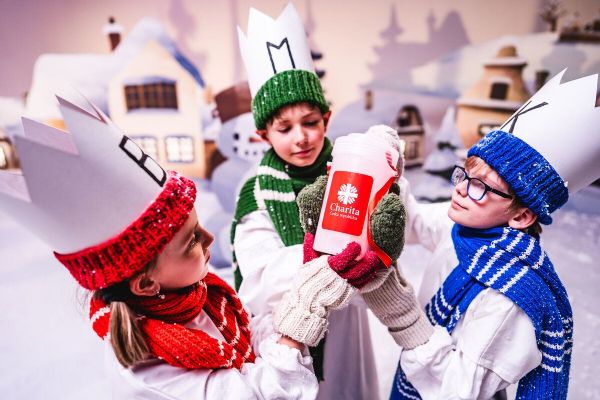 V ulicích se objevuje Tříkrálová sbírka, většina pomoci zůstává na Plzeňsku