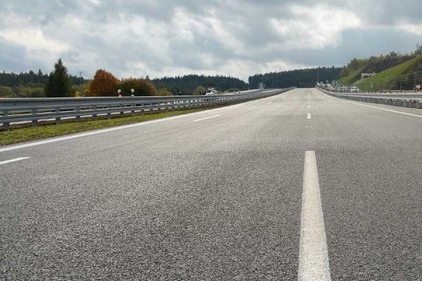 Vláda podpořila změnu: jednodenní dálniční známka by měla platit 24 hodin