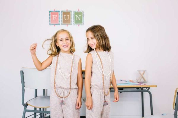 Základky zpřísňují dress code: pryč s tepláky a crop topy!