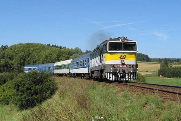 Posílené vlaky pro fanoušky Karla Gotta pojedou i z Plzně