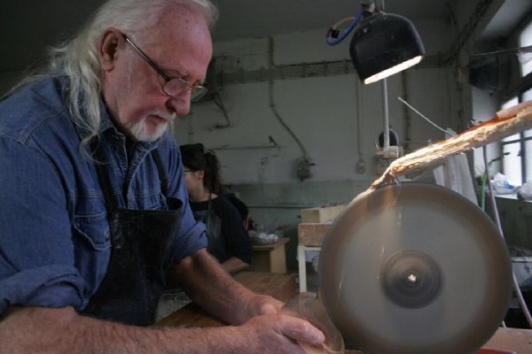 Brusič skla Gabriel Hájek (82) získal prestižní ocenění Plzeňského kraje