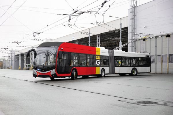 Nové jízdní řády a linka 15Š v Hradci