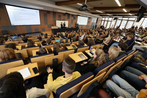 Plzeň láká mladé vědce akcí Zvaž vědu