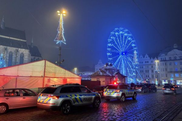 Policejní razie v Plzni - drogy, nelegální pobyty a čtyři hledaní