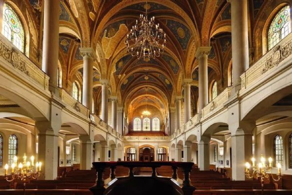 Velká synagoga v Plzni je velkolepým symbolem víry a naděje, navzdory tragickým dějinám