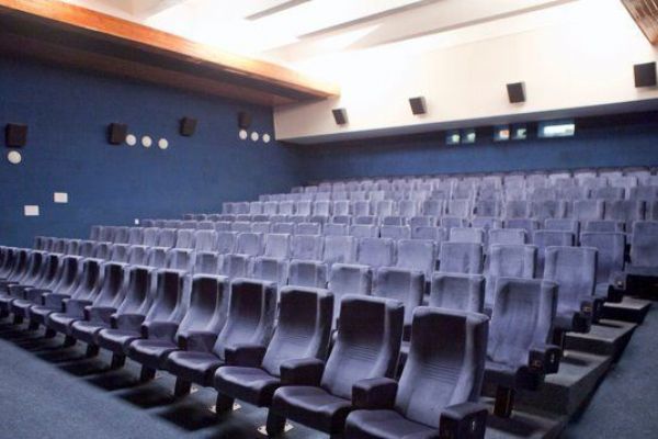 Velké Meziříčí investuje 1,3 milionu Kč do modernizace kina s vylepšeným obrazem a rozšířeným občerstvením