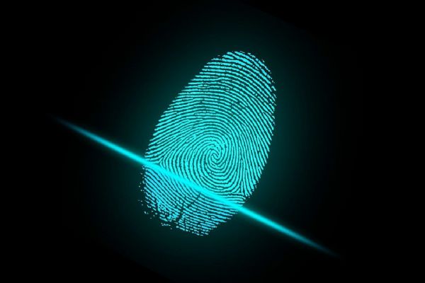 Sněmovna schválila nový typ občanských průkazů s biometrickými údaji