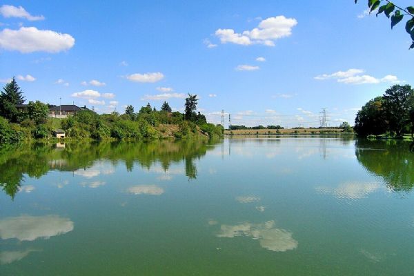 Koupaliště v Praze: Šeberák se zákazem, Hostivař s rizikem