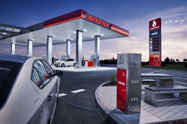 Ceny pohonných hmot klesají, očekává se další zlevňování