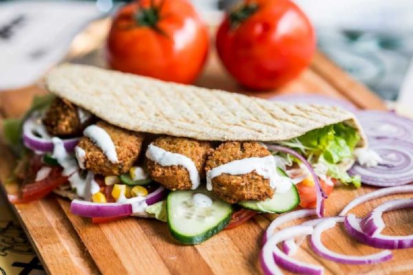 Chorvatský Koykan vstupuje do Prahy: street food s ekologickým balením