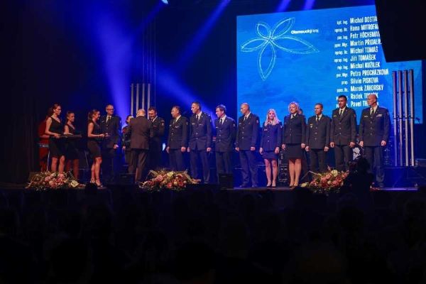 Hrdinové oceněni: 42 hasičům z Olomoucka předány medaile
