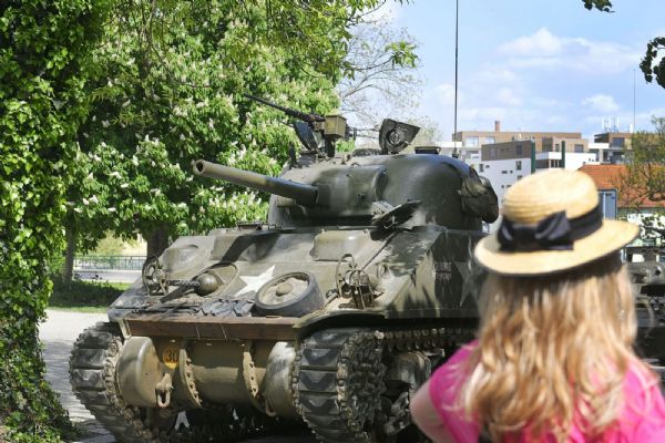 Kam o prodlouženém víkendu na Plzeňsku? Slavnosti svobody, májky, víno i historická technika