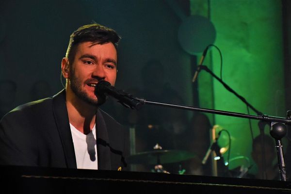 Marek Ztracený rozzáří Tymákov: Vánoční strom a sbory v akci