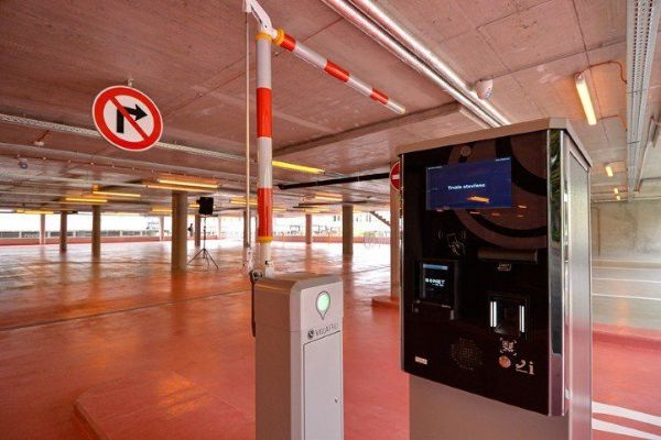 Od 1. září zlevní parkování v parkovacím domě Atom přibližně o polovinu